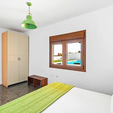 Private House With Pool & Garden Vakantiehuis