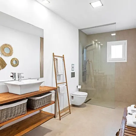 Private House With Pool & Garden *