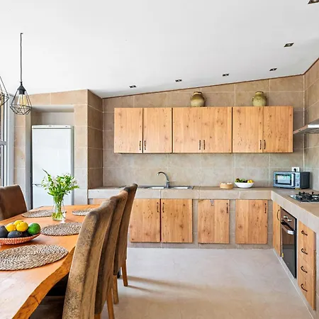 Private House With Pool & Garden *