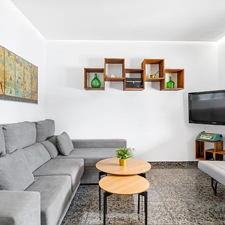 Private House With Pool & Garden Vakantiehuis