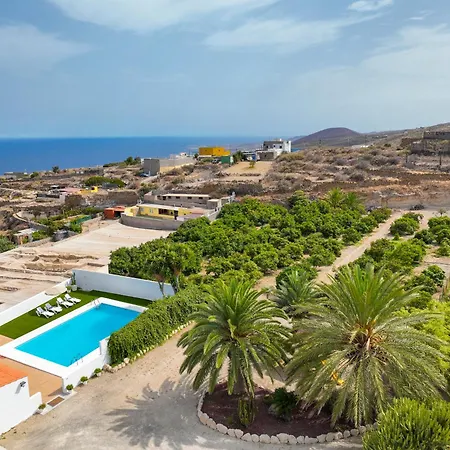 Private House With Pool & Garden