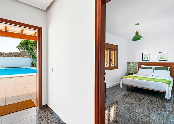 Private House With Pool & Garden Ferienhaus *