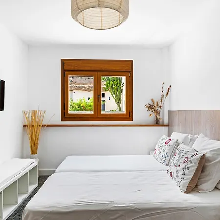 Private House With Pool & Garden * グイマー