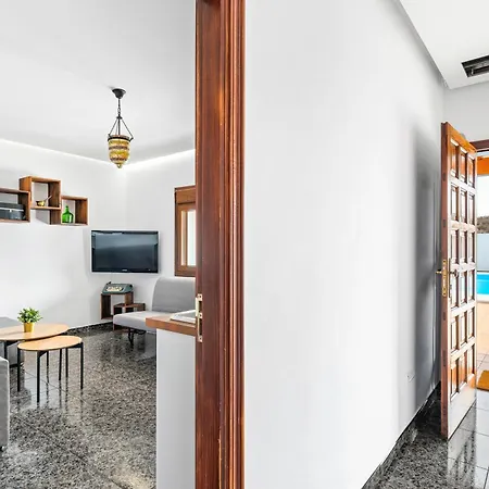 Private House With Pool & Garden *