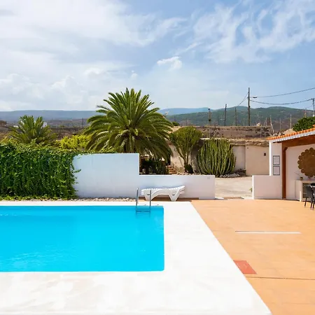 Private House With Pool & Garden