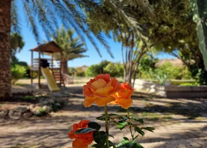 Hébergement de vacances Private House With Pool & Garden *