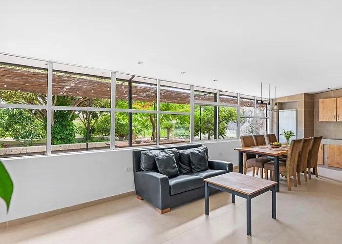 Hébergement de vacances Private House With Pool & Garden *