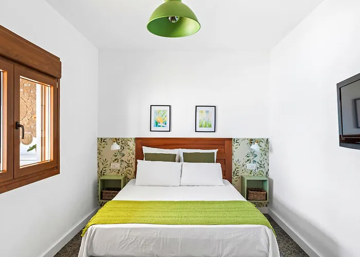 Hébergement de vacances Private House With Pool & Garden *