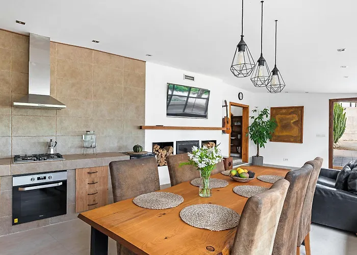 Hébergement de vacances Private House With Pool & Garden