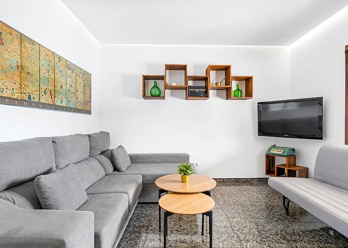 Private House With Pool & Garden Hébergement de vacances