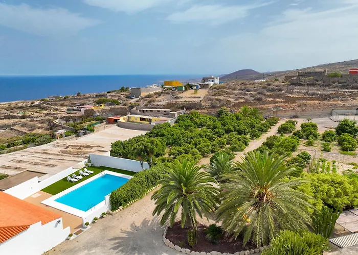 Private House With Pool & Garden