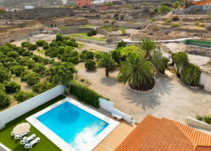 Hébergement de vacances Private House With Pool & Garden *